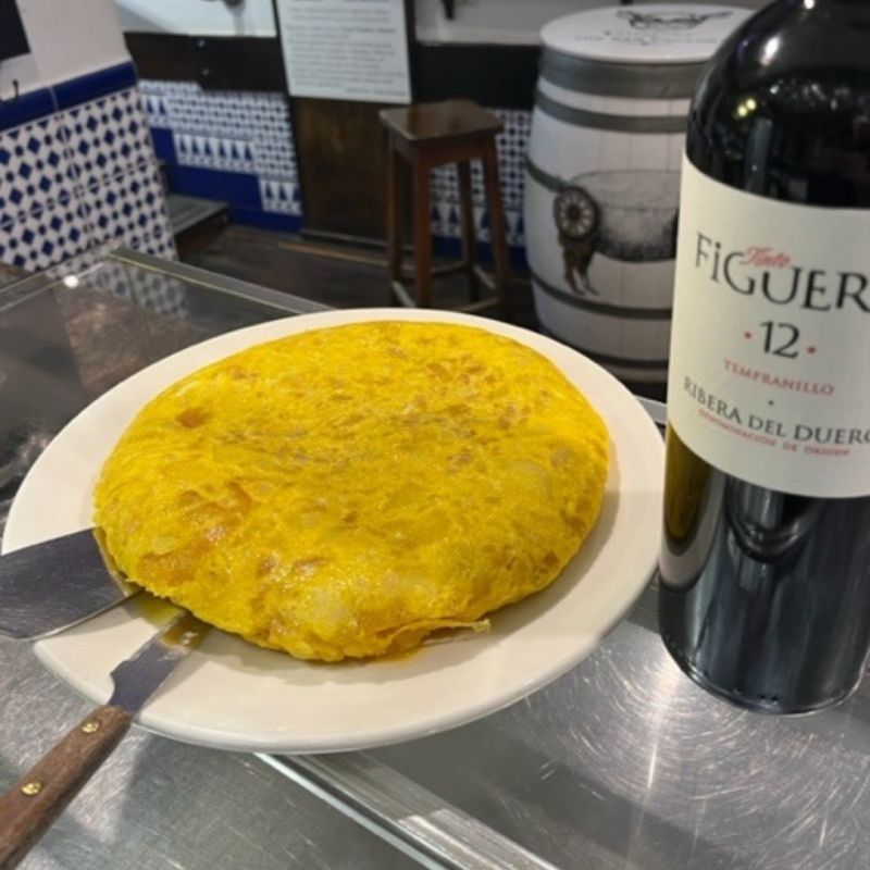 Uno de los platos más tradicionales en España es la tortilla de patatas, una receta que se hace en todas las casas