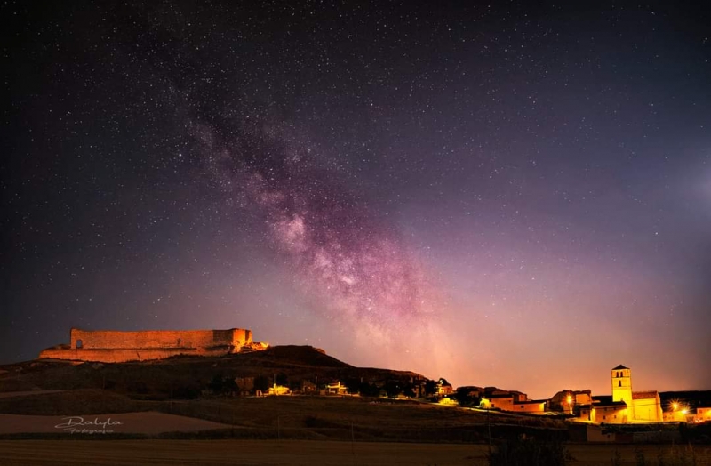 Cientos de aficionados a la astronomía y a la fotografía esperan pacientes a que llegue esta época del año, una época en la que el cielo