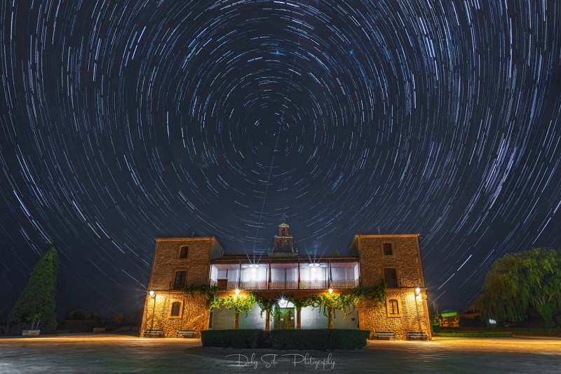 Cientos de aficionados a la astronomía y a la fotografía esperan pacientes a que llegue esta época del año, una época en la que el cielo