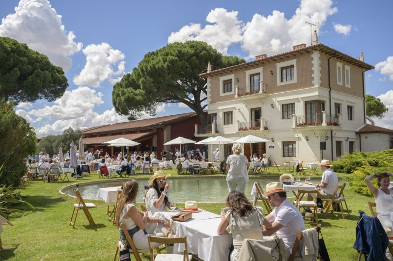 ¿Conoces las bodegas con wine bar de la Ruta del Vino Ribera del Duero? Te contamos más para que puedas visitarlas.