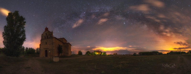 Cientos de aficionados a la astronomía y a la fotografía esperan pacientes a que llegue esta época del año, una época en la que el cielo